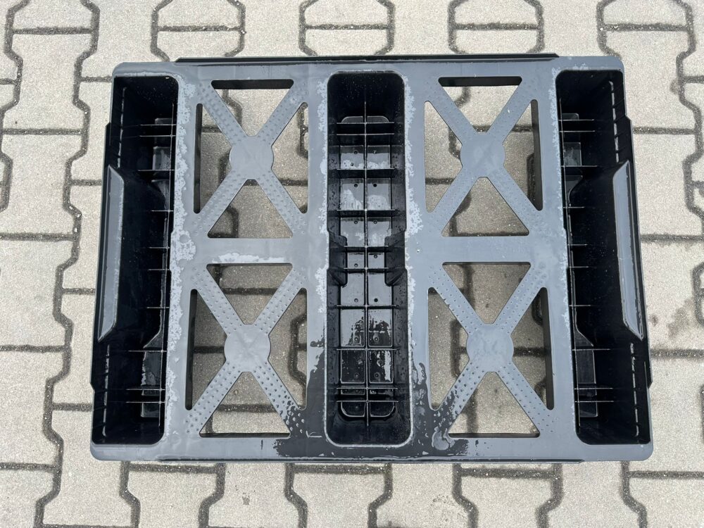 Palety plastikowe 80X60 -  40 sztuk