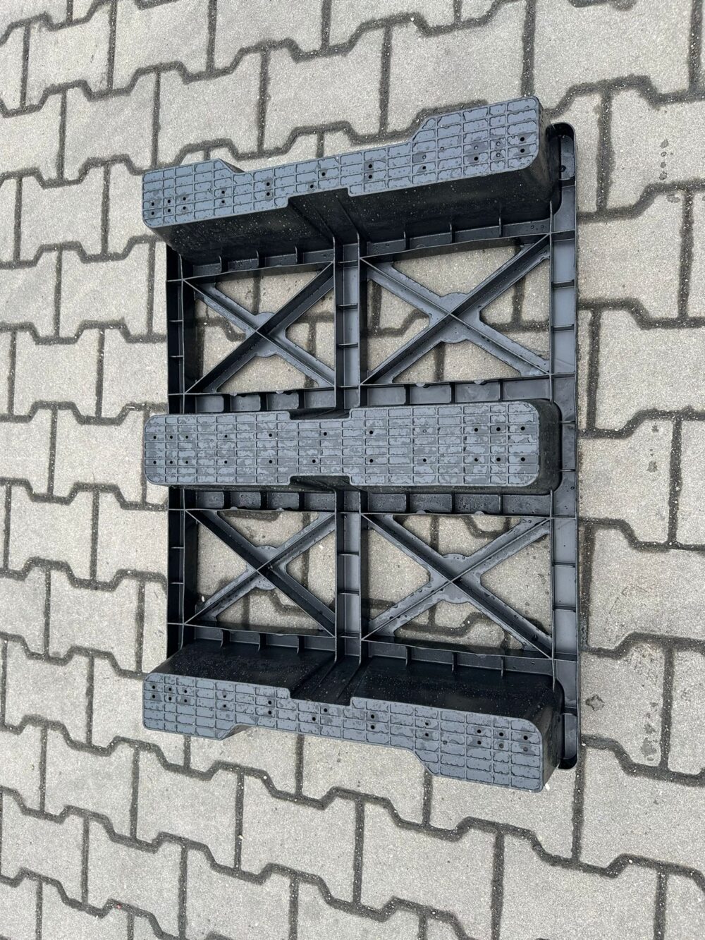 Palety plastikowe 80X60 -  40 sztuk